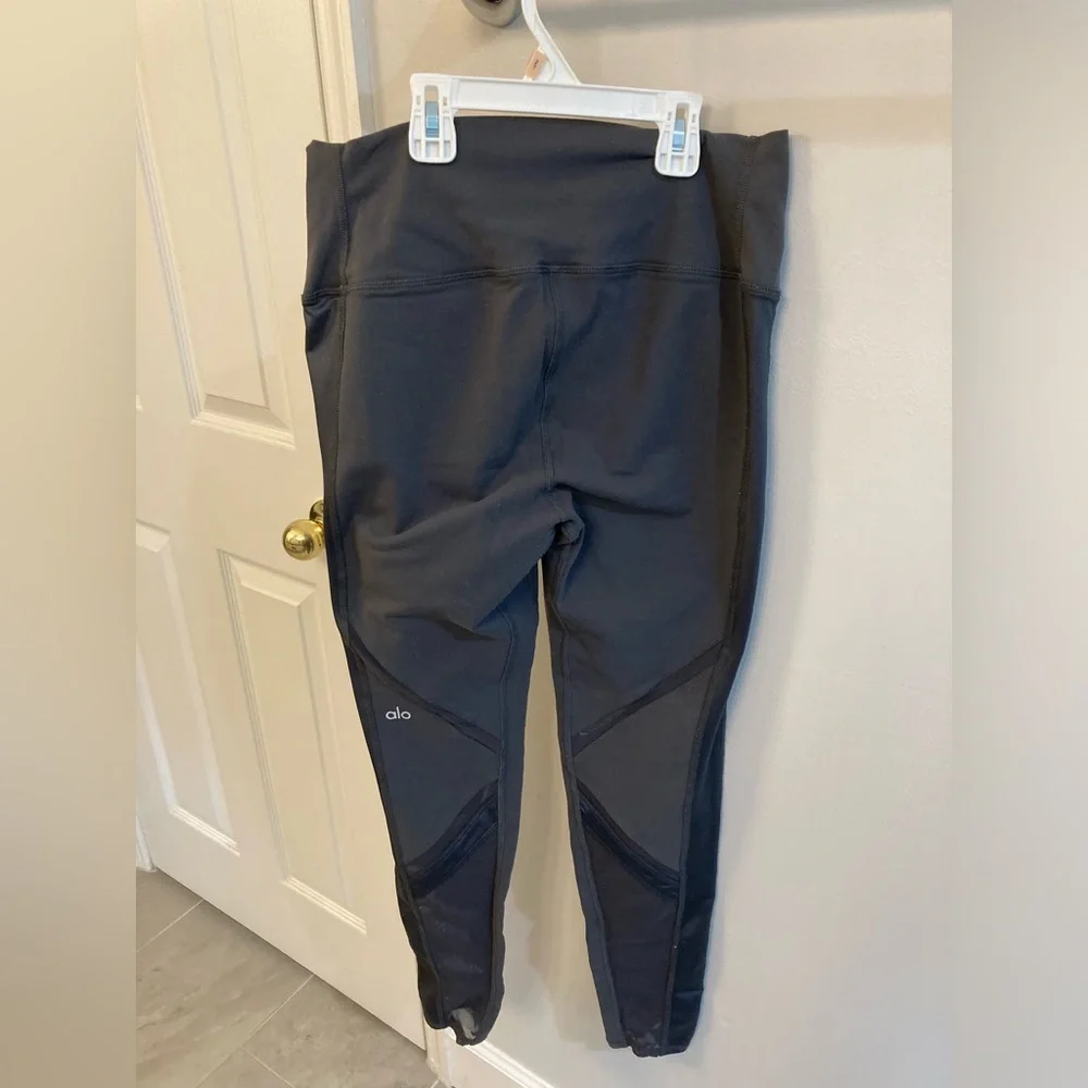 Alo gray mesh cut out leggings full length 14” waist fit like a large